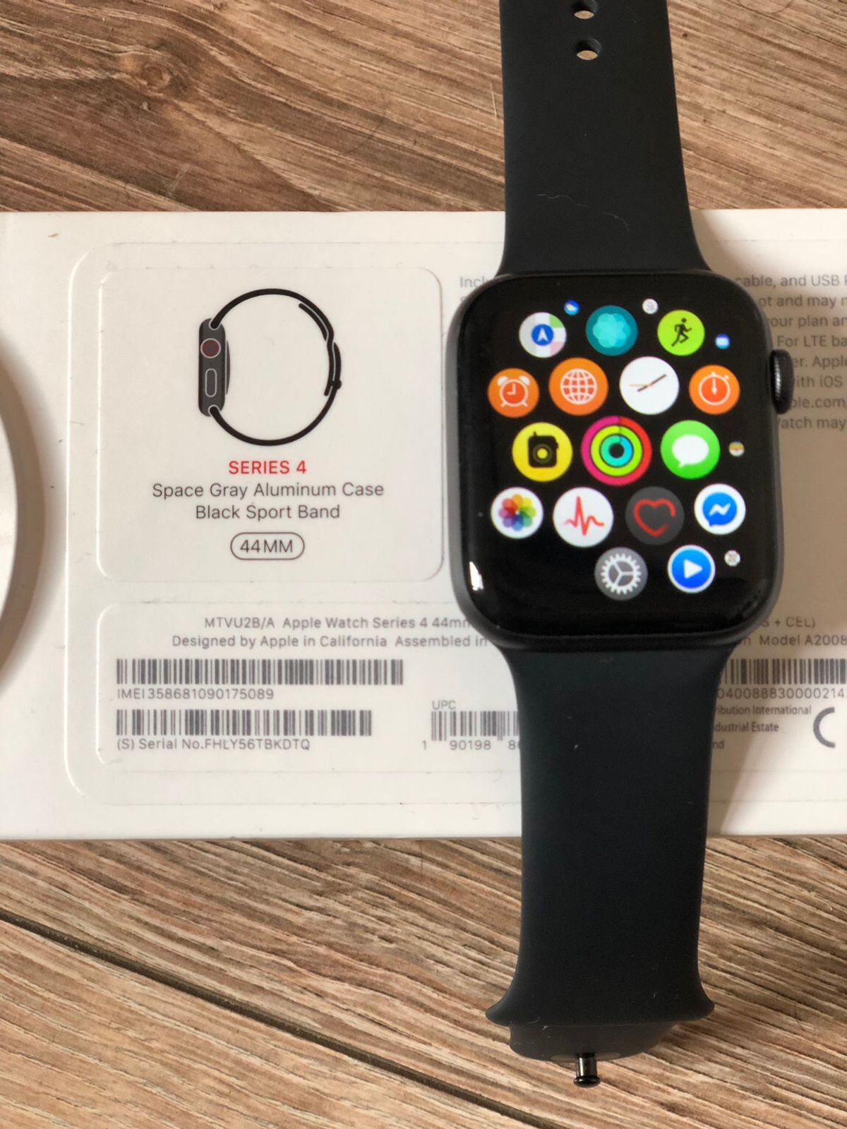 Apple watch 4 in best sale the box